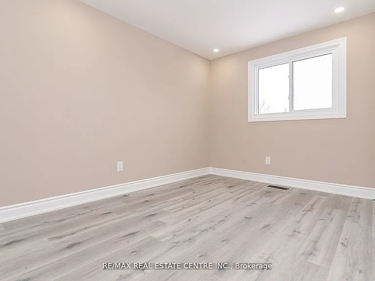 35 Feltre Ave — Photo 12