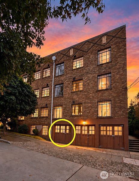 2nd image of 3121 Franklin Avenue E #23
