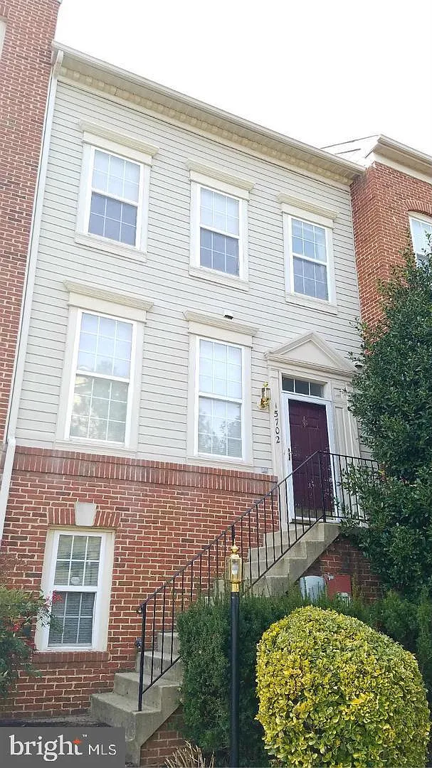 3 bed, 5.0 bath, 1760 sqft, $3,250 — Photo 1