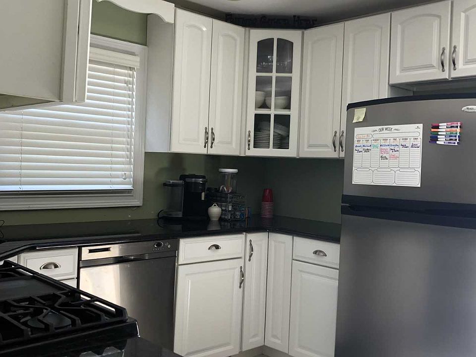 1st image of 266 Brookfield Ave