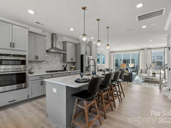 5029 Westmead Ln, Charlotte, NC 28262