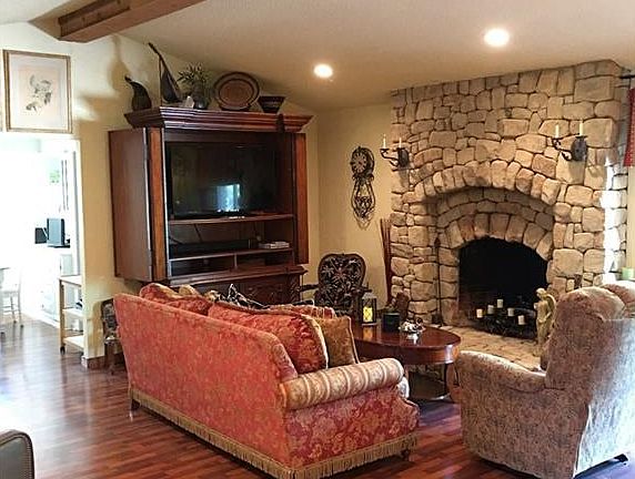 4th image of 1035 Plateau Dr