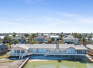 1882 Bay Shore Dr, Rockport, TX 78382
