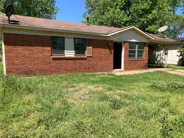 1313 Becky St, Bossier City, LA 71111