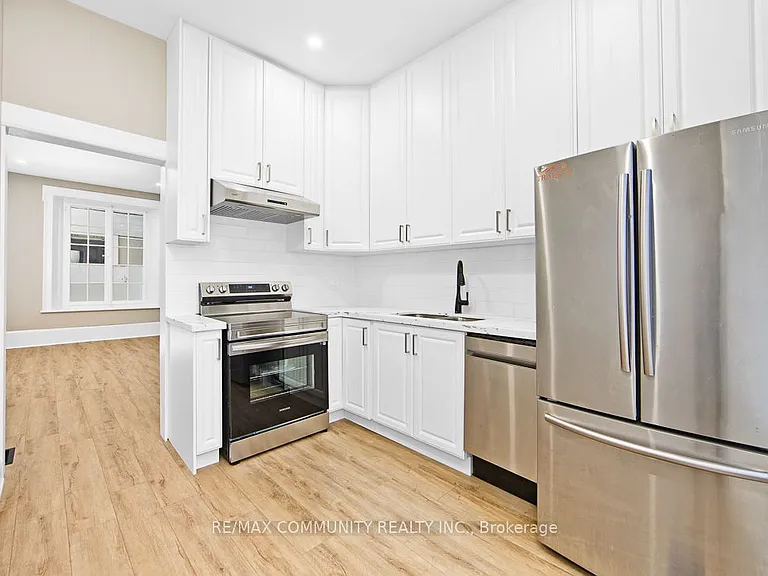 1130 King St E #1 — Photo 10