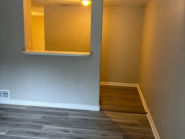 1386 Williamsburg Ln — Photo 5