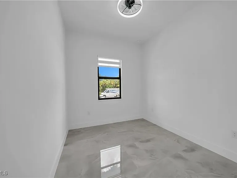 711 Roma Ave S — Photo 17