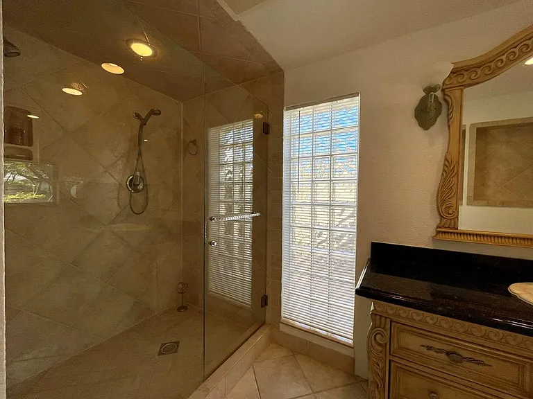 2725 NE 27th Ct — Photo 20