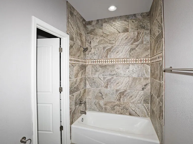 7501 Continental Pkwy — Photo 40