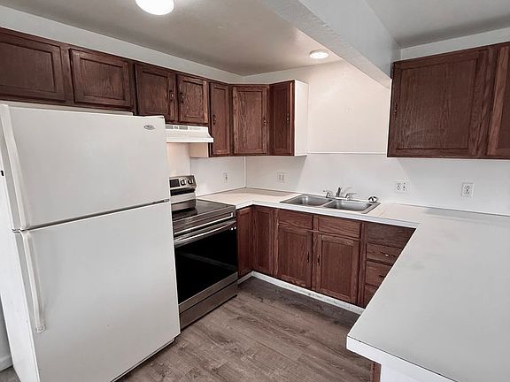 4th image of 313 N E St #1