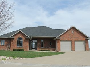 507 Tahoe Ct, Farley, IA 52046