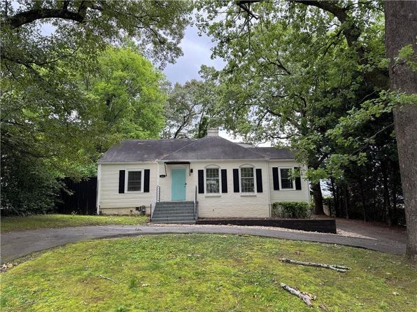 611 Darlington Rd NE