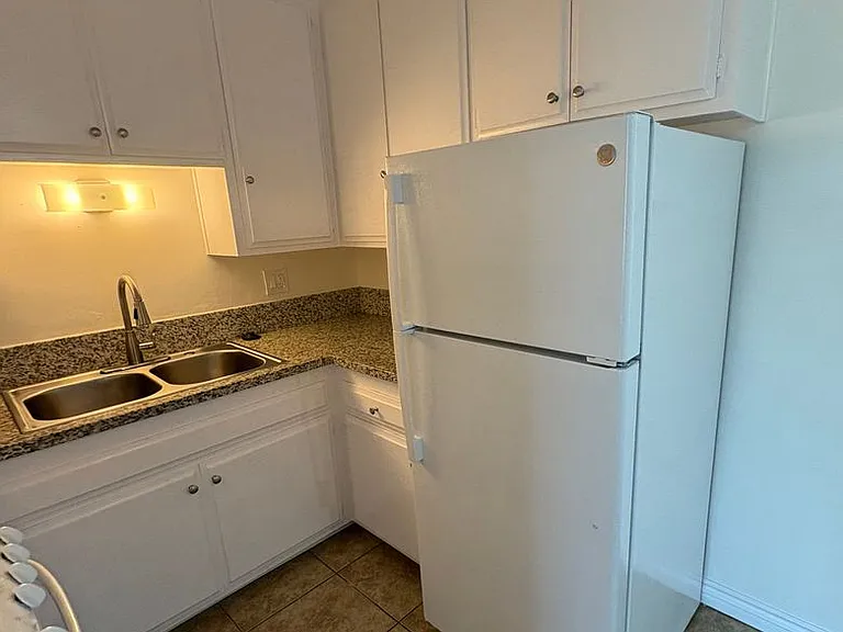 222 G St — Photo 31