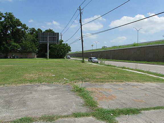 3rd image of 2422 E Sam Houston Pkwy S
