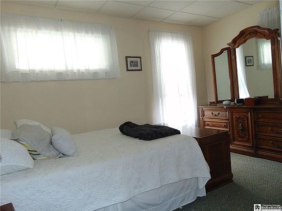 5th image of 41 Lakin Ave