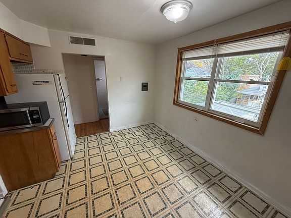 4th image of 6440-6442 N Richmond St #6440-2A