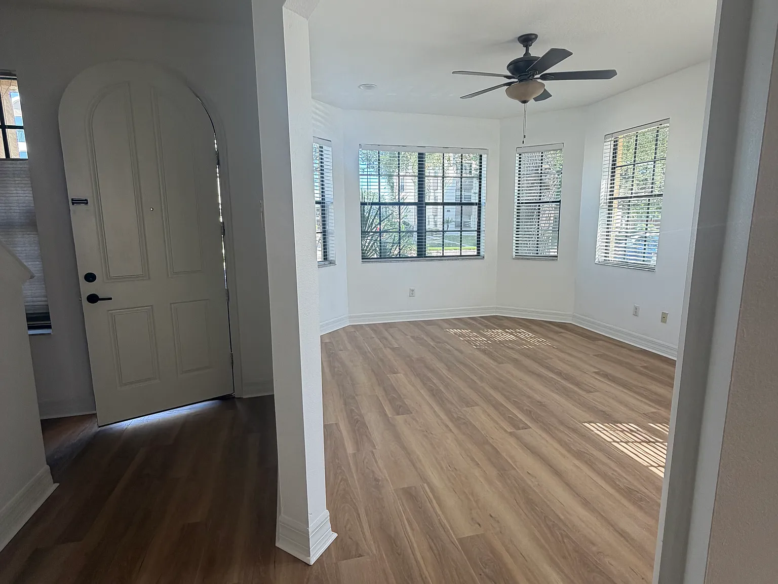3 bed, 2.5 bath, 2200 sqft, $3,800 — Photo 4