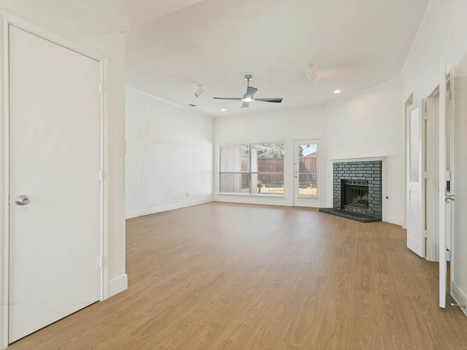 1321 River Birch Ln — Photo 4
