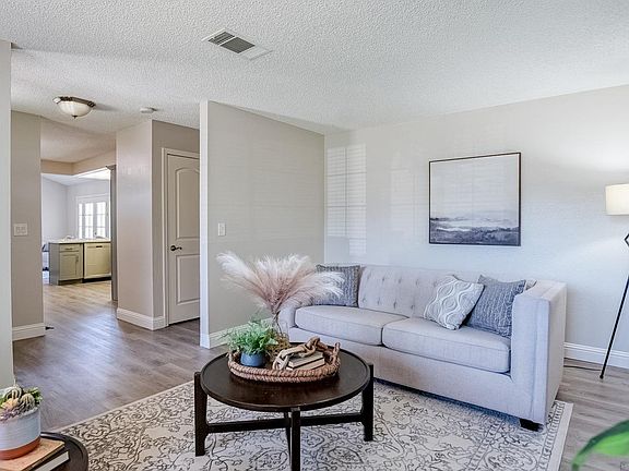 3rd image of 2815 Elmhurst Circle