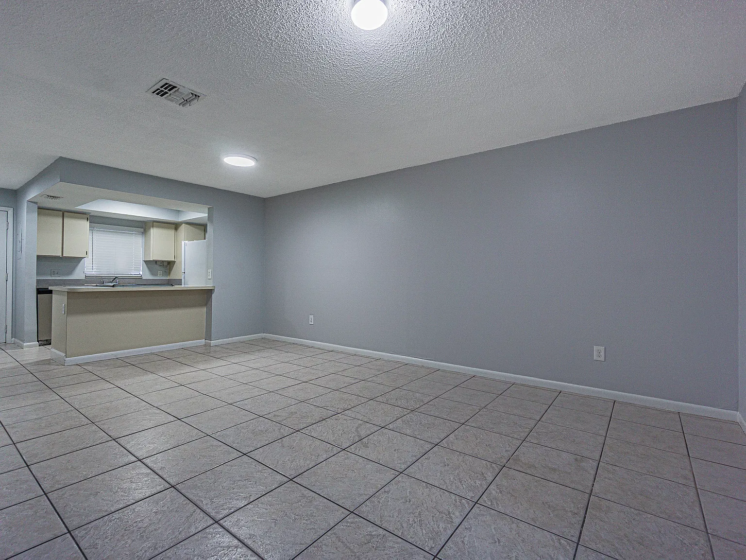 2 bed, 2.5 bath, 1037 sqft, $1,650 — Photo 3