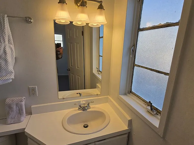 825 Monroe St NE — Photo 5