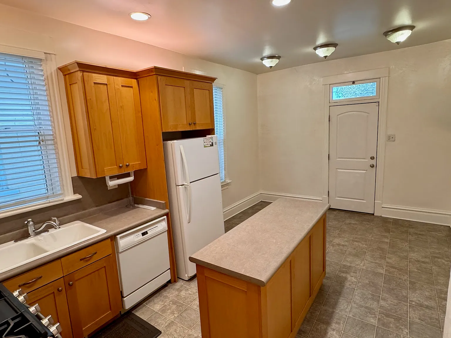 2 bed, 1009 sqft, $2,150 — Photo 4