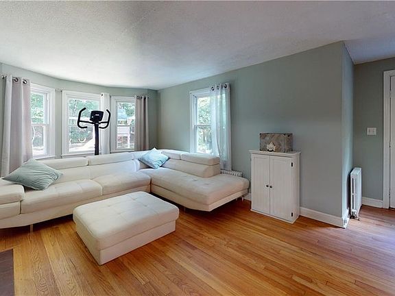 4th image of 2 Forest Hills Dr