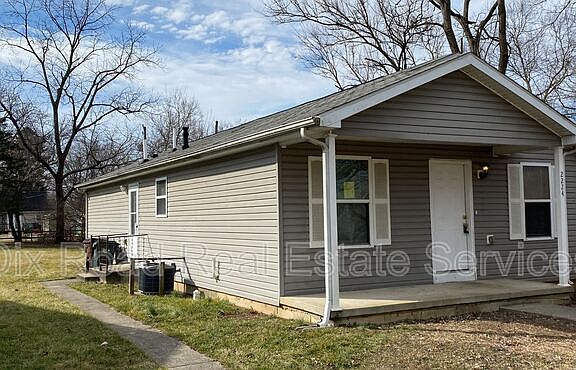 4th image of 2224 Whittier St