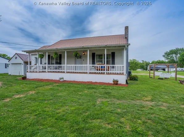 629 3rd St, New Haven, WV 25265
