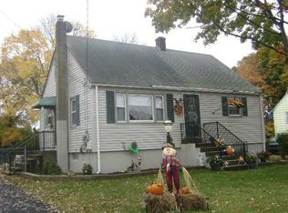 34 Limestone St, Warwick, RI 02889