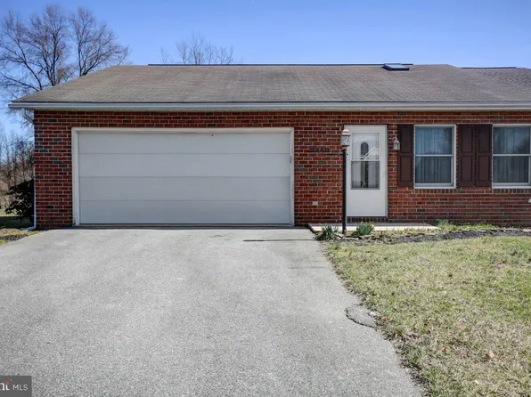 2440 McCleary Dr, Chambersburg, PA 17201