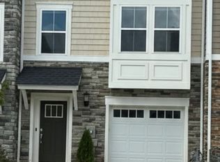 10893 Drummond Pl, White Plains, MD 20695