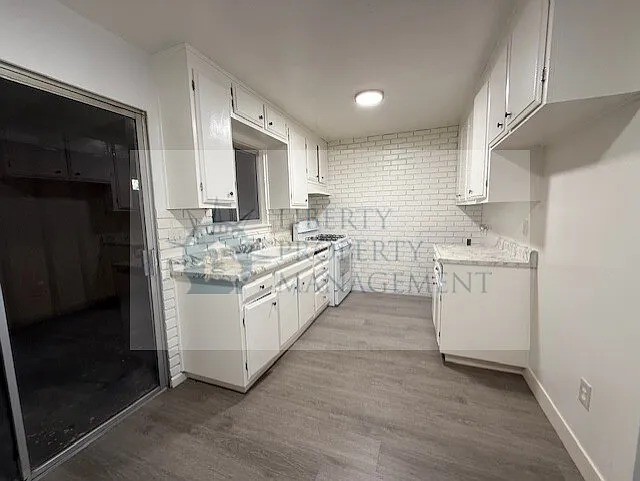 2512 W Bristol Ave — Photo 3