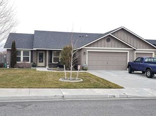 2296 Crab Apple Cir, West Richland, WA 99353