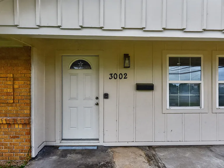 3002 Tanglebriar Dr — Photo 2