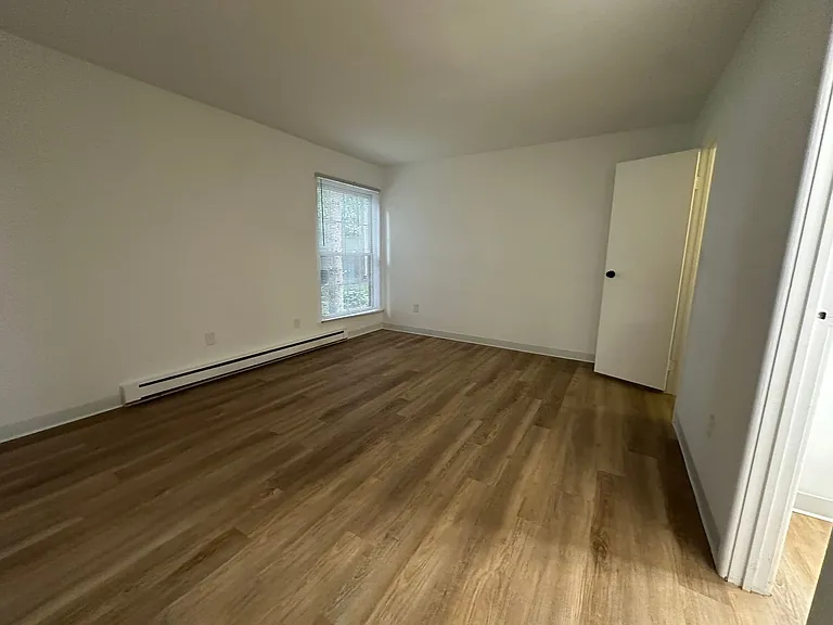 University Park Apartments near Cornell University — Photo 244
