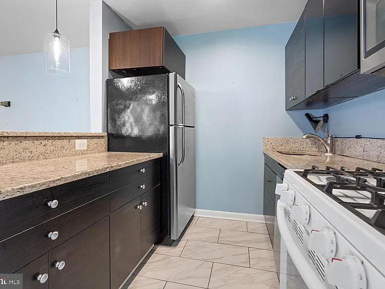 2400 41st St NW #312 — Photo 7