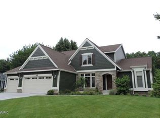 3924 Harbor Breeze Dr, Norton Shores, MI 49441