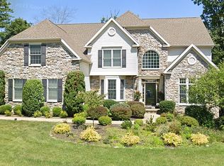 8 Morris Cir, Dallas, PA 18612