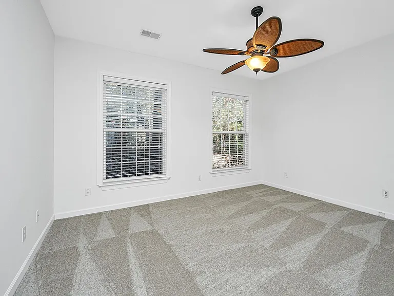 1476 Belcourt Ln — Photo 17
