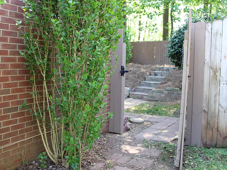 Gate