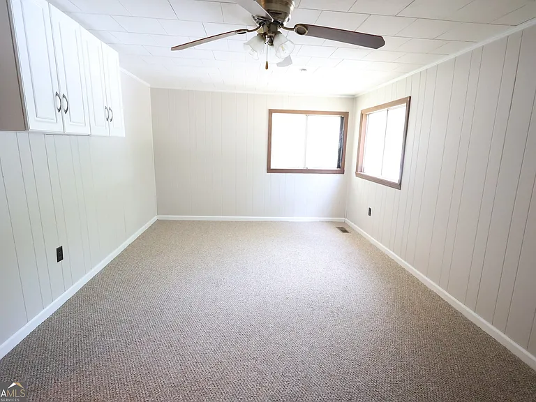 140 Bell Ave SE — Photo 24