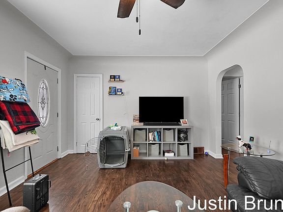 5th image of 1237 James Ave