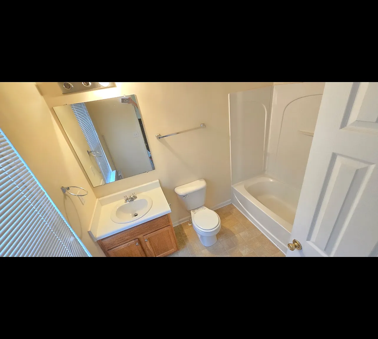 3 bed, 3.5 bath, 1776 sqft, $2,000 — Photo 4
