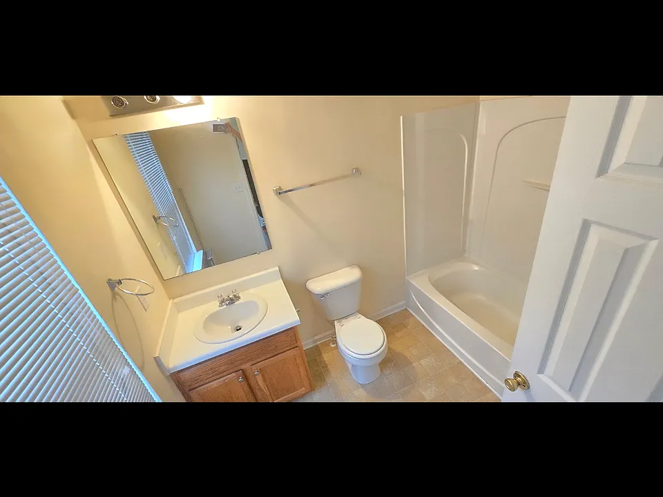 3rd floor 2nd bedroom in suite bathroom