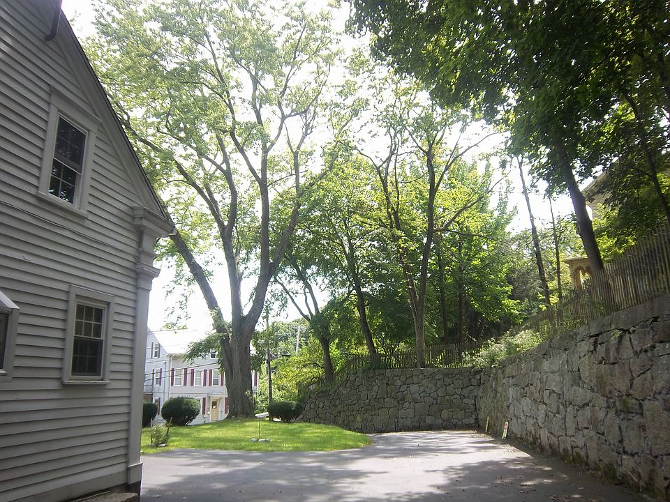 Driveway w/Granite wall