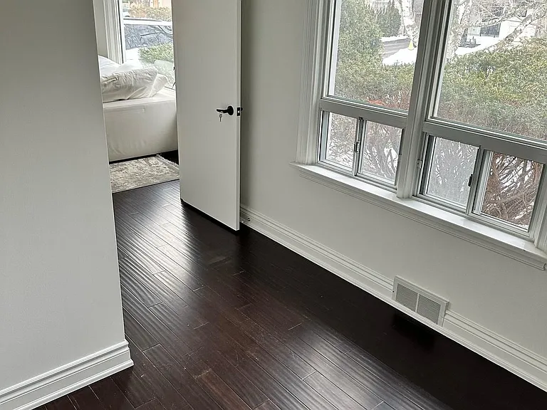 9 Roycrest Ave #ROOM — Photo 19