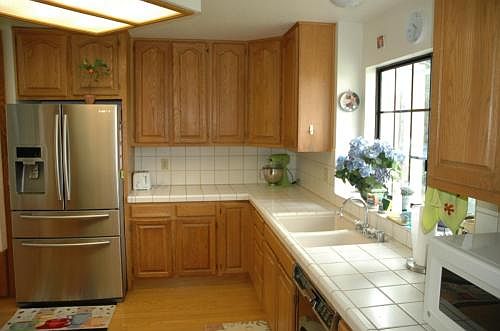 3rd image of 2702 East Ave