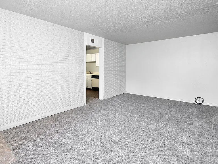 Lynnwood Garden Apartments — Photo 44