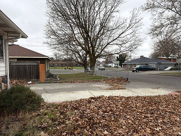 5th image of 225 SW 7th Pl